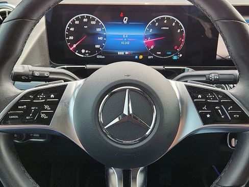 Used 2025 Mercedes-Benz GLA 250 4MATIC image 10