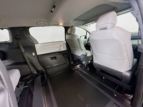 Used 2026 Toyota Sienna XLE FWD image 29