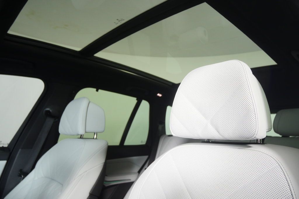 Used 2025 BMW X5 xDrive40i w/ M Sport Package AWD/4WD image 12