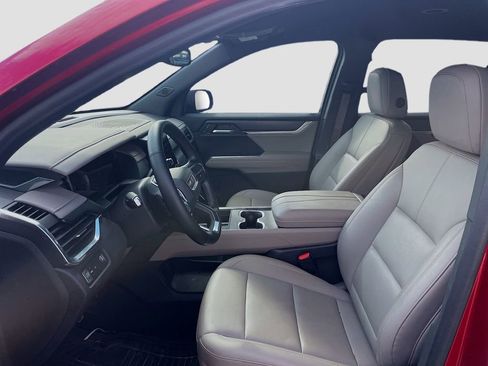 Used 2024 GMC Acadia Elevation FWD image 10