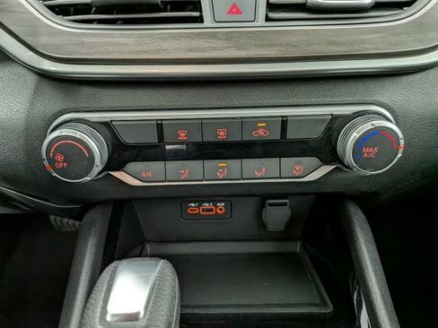 Used 2024 Nissan Altima 2.5 SV FWD image 18