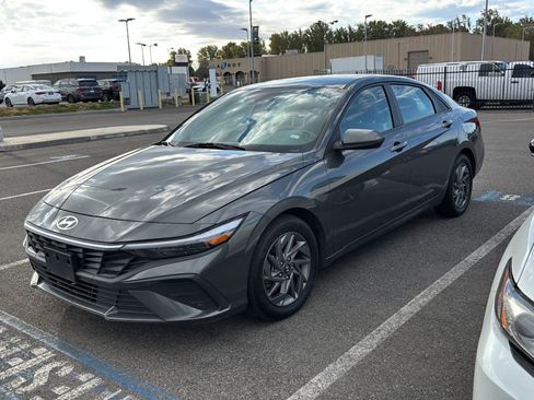 Used 2024 Hyundai Elantra SEL FWD image 1