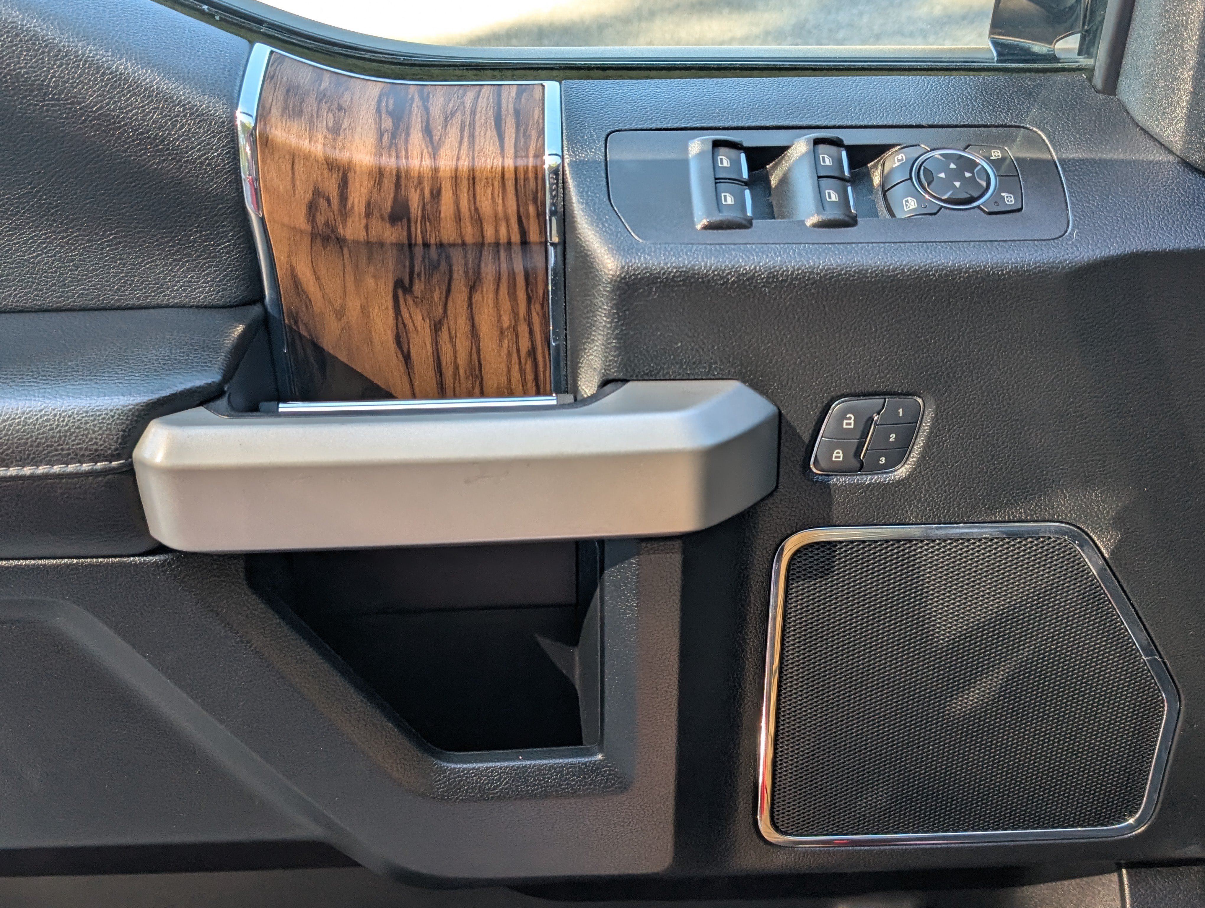 Used 2018 Ford F150 Lariat AWD/4WD image 16
