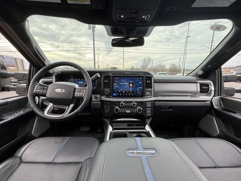 Used 2025 Ford F450 Platinum w/ Platinum Plus Package image 17