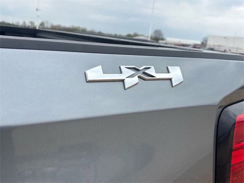 Used 2020 GMC Sierra 1500 SLE w/ SLE Value Package image 25