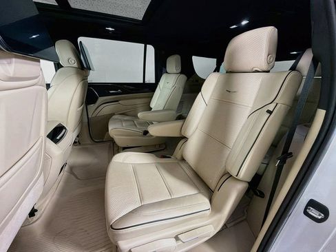Used 2021 Cadillac Escalade ESV Premium Luxury w/ LPO, Illumination Package AWD/4WD image 20