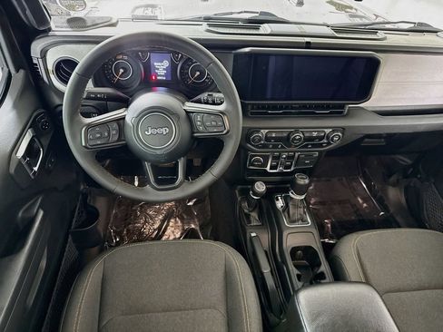 Used 2024 Jeep Wrangler Unlimited Sport AWD/4WD image 4