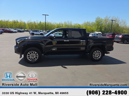 Used 2024 Toyota Tacoma Limited w/ Limited Package (LT) AWD/4WD image 4
