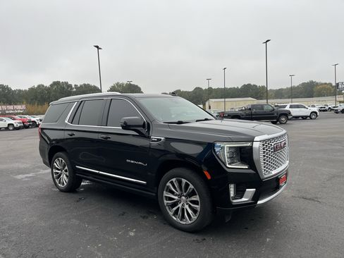 Used 2021 GMC Yukon Denali w/ Denali Premium Package image 6