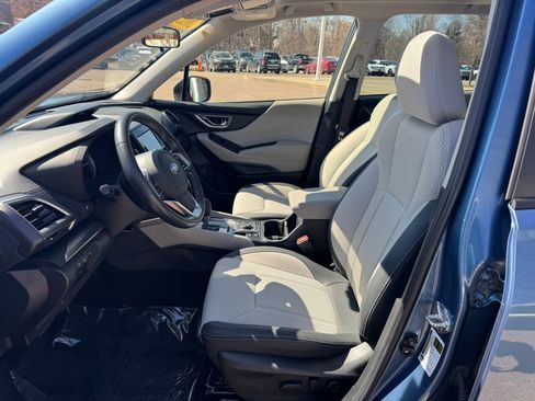 Used 2023 Subaru Forester Premium AWD/4WD image 9