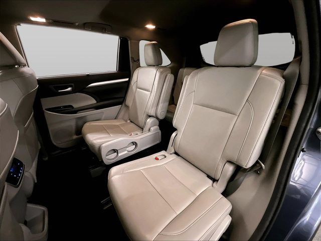 Used 2018 Toyota Highlander XLE AWD/4WD image 26