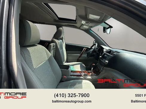 Used 2012 Toyota Highlander Limited w/ Tow Pkg AWD/4WD image 23