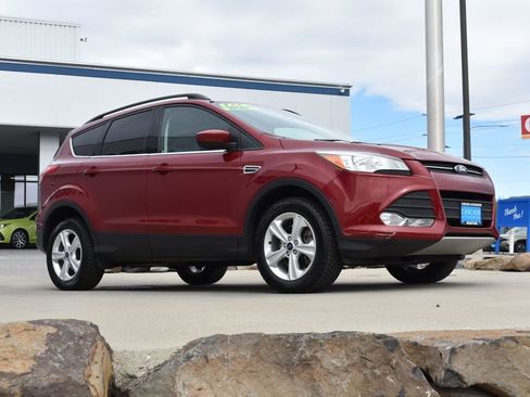 Used 2016 Ford Escape SE w/ Equipment Group 201A image 3