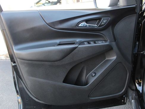 Used 2018 Chevrolet Equinox LT image 17