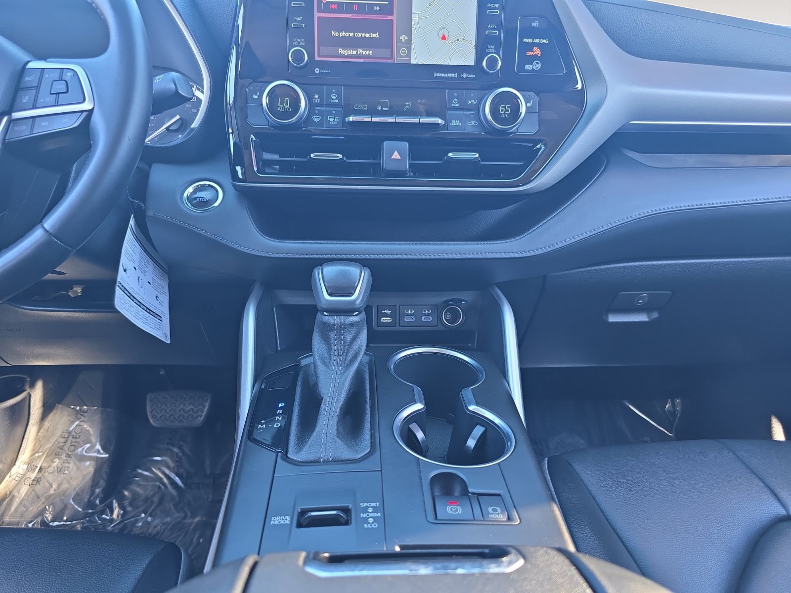 Used 2022 Toyota Highlander XLE FWD image 11