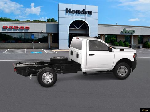 Used 2024 RAM 3500 Tradesman AWD/4WD image 15