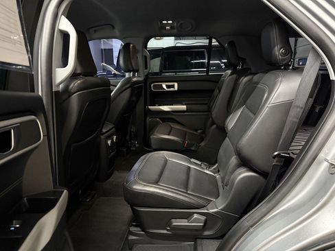 Used 2020 Ford Explorer XLT w/ Equipment Group 202A image 16