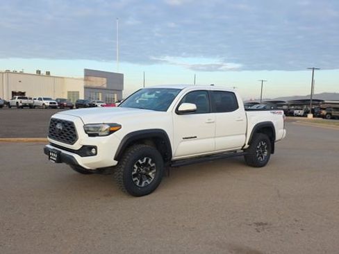 Used 2022 Toyota Tacoma TRD Off-Road w/ Technology Package image 2