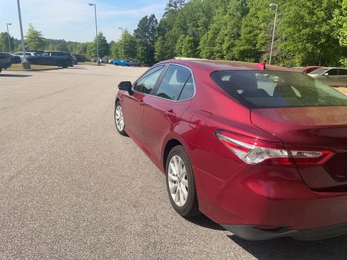 Used 2019 Toyota Camry LE image 13