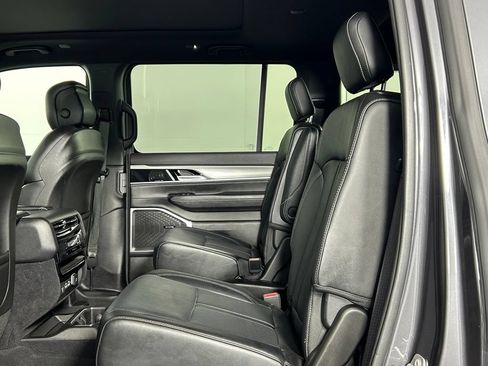 Used 2023 Jeep Wagoneer Series II AWD/4WD image 19