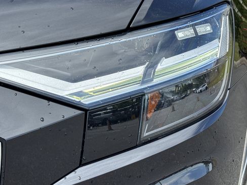 Used 2019 Audi Q8 Premium Plus AWD/4WD image 6