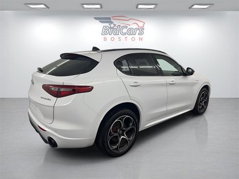Used 2022 Alfa Romeo Stelvio Veloce image 4