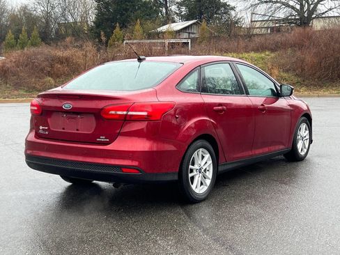 Used 2016 Ford Focus SE w/ Reverse Sensing Package image 9