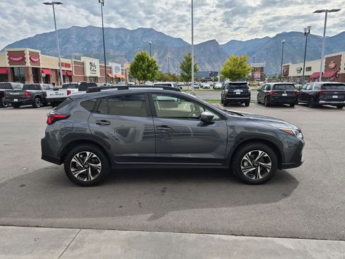 Used 2025 Subaru Crosstrek 2.5i Premium AWD/4WD image 2