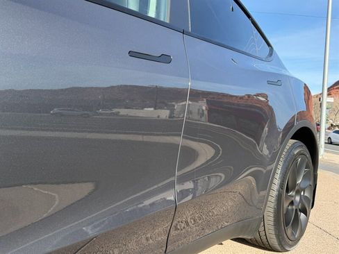 Used 2020 Tesla Model Y Long Range image 28