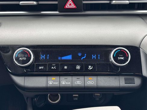 Used 2022 Hyundai Elantra SEL image 21