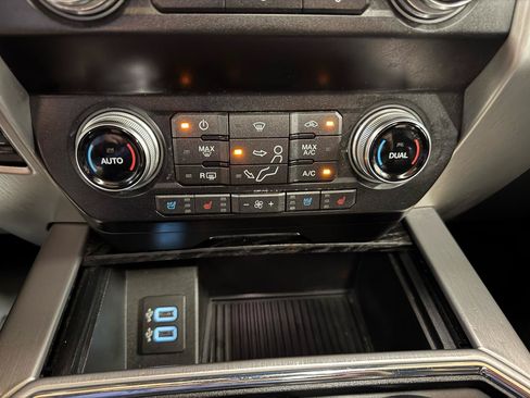 Used 2019 Ford F250 Platinum w/ Platinum Ultimate Package AWD/4WD image 20