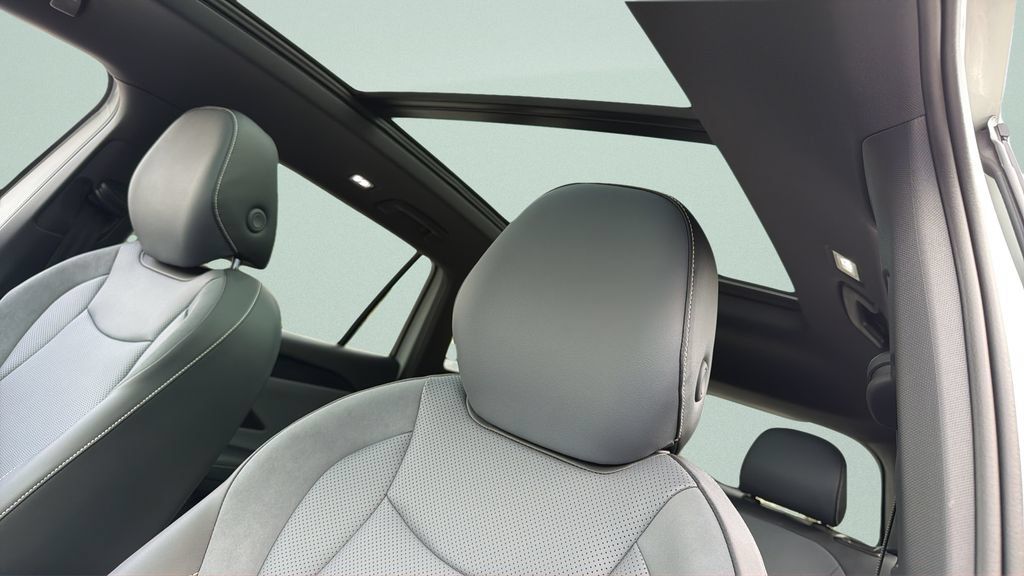 New 2026 Volkswagen Tiguan SE R-Line FWD image 17