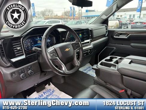 Used 2022 Chevrolet Silverado 1500 LT w/ Z71 Off-Road Package image 10