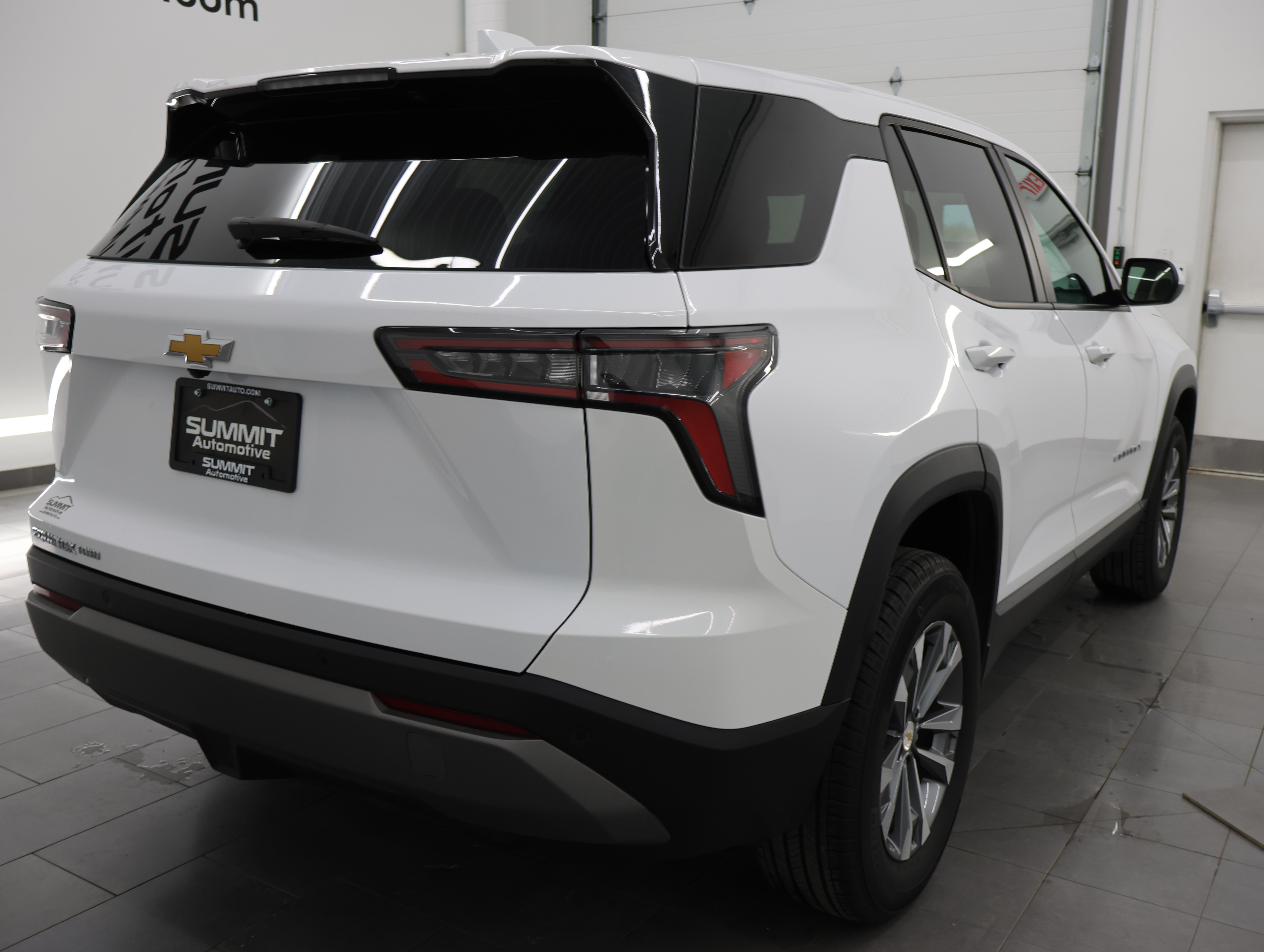 Used 2026 Chevrolet Equinox LT AWD/4WD image 4