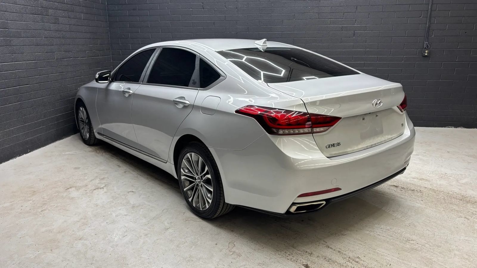 Used 2015 Hyundai Genesis 3.8 RWD image 3