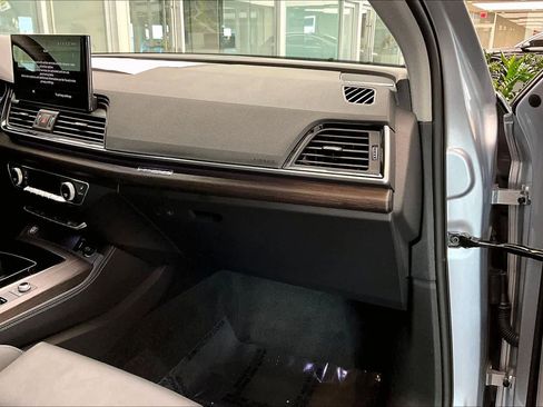 Certified 2025 Audi Q5 2.0T Premium Plus w/ Premium Plus Package image 18