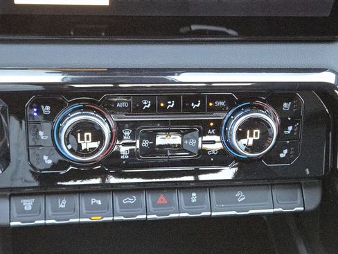 New 2026 GMC Sierra 2500 AT4 w/ AT4 Premium Plus Package image 39