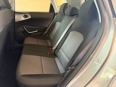 Used 2025 Kia Soul LX w/ LX Technology Package FWD image 21