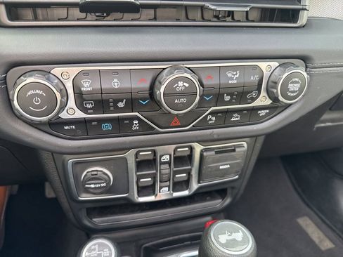 Certified 2025 Jeep Wrangler Unlimited Sahara w/ Safety Group image 25