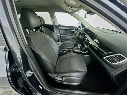 Used 2025 Kia Seltos S image 30