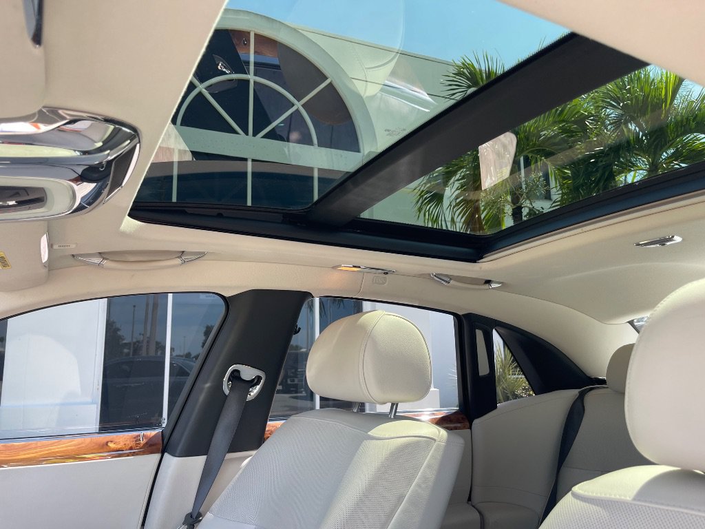 Used 2011 Rolls-Royce Ghost RWD image 25