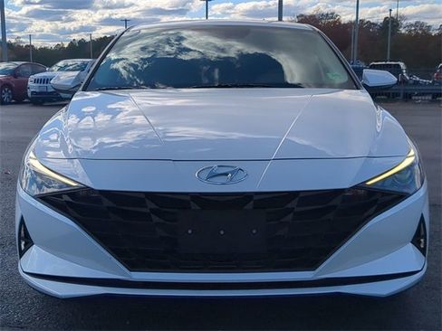 Used 2023 Hyundai Elantra SEL w/ Preferred Accessory Package image 8