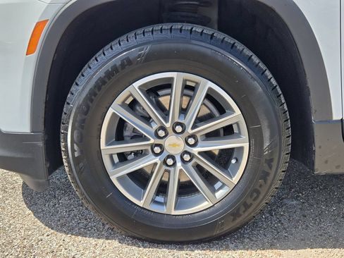 Used 2023 Chevrolet Traverse LT FWD image 14