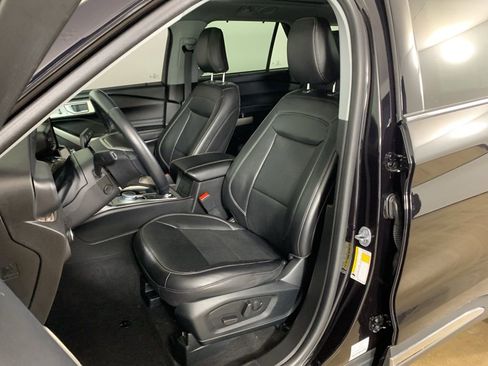 Used 2023 Ford Explorer Limited w/ Equipment Group 301A image 31