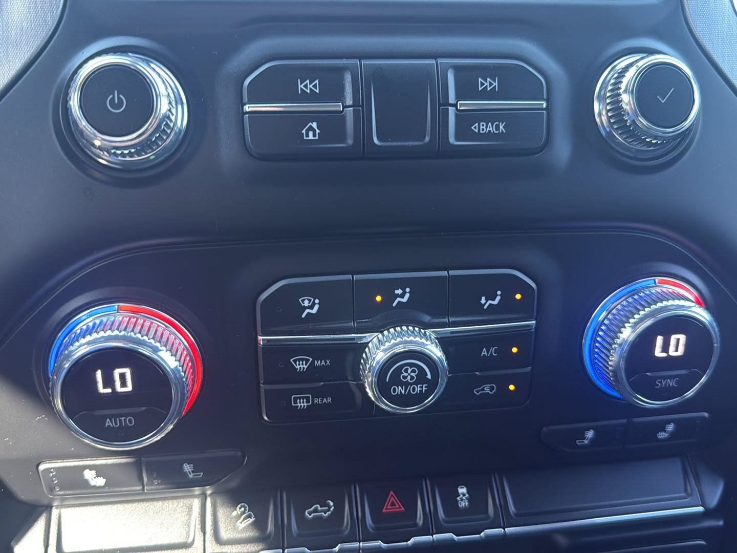 Used 2022 GMC Sierra 2500 SLE w/ SLE Value Package; AWD/4WD image 18