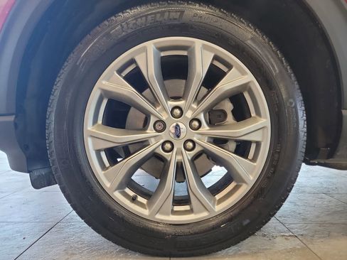 Used 2023 Ford Explorer XLT w/ Equipment Group 202A AWD/4WD image 13