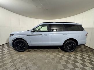 New 2026 Lincoln Navigator Reserve w/ Jet Appearance Package AWD/4WD video 2