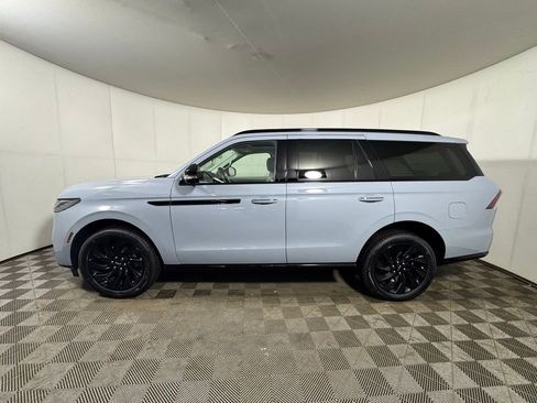 New 2026 Lincoln Navigator Reserve w/ Jet Appearance Package AWD/4WD image 2