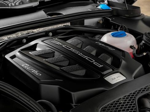 Used 2016 Porsche Macan Turbo image 48