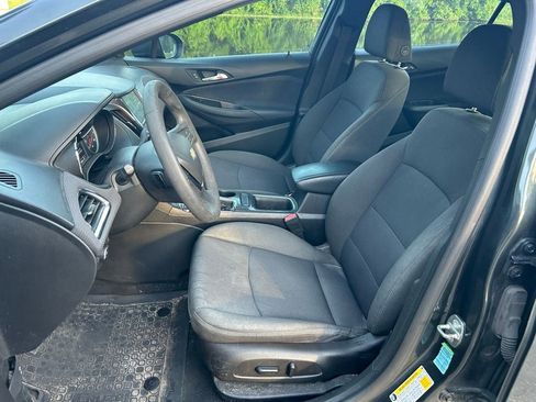 Used 2018 Chevrolet Cruze LT w/ Convenience Package FWD image 15
